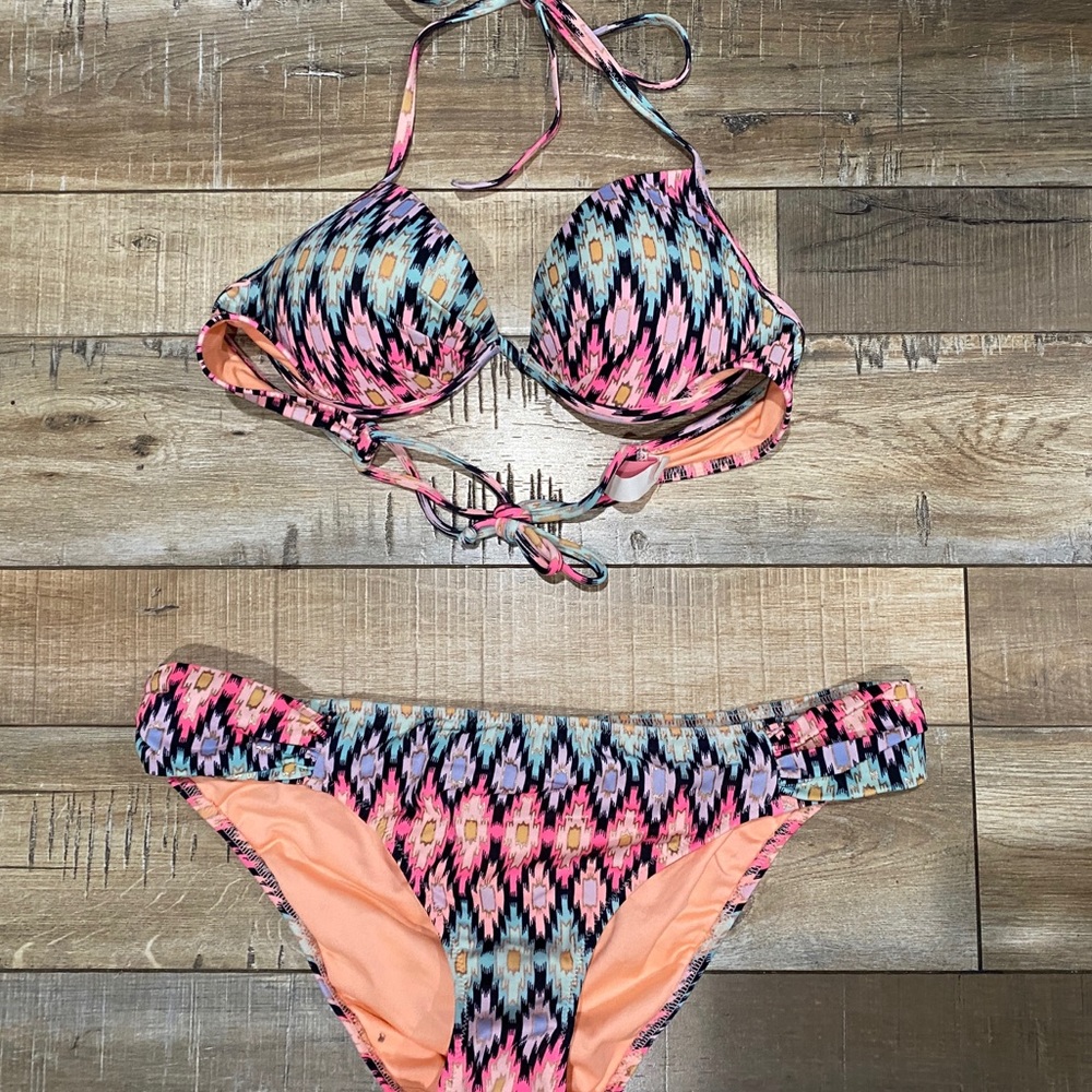 Victoria Secret - Picture 2 of 5